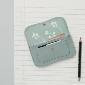 Wallet, Flash Forward,<Keecie Best