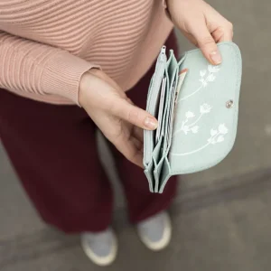 Wallet, Flash Forward,<Keecie Best